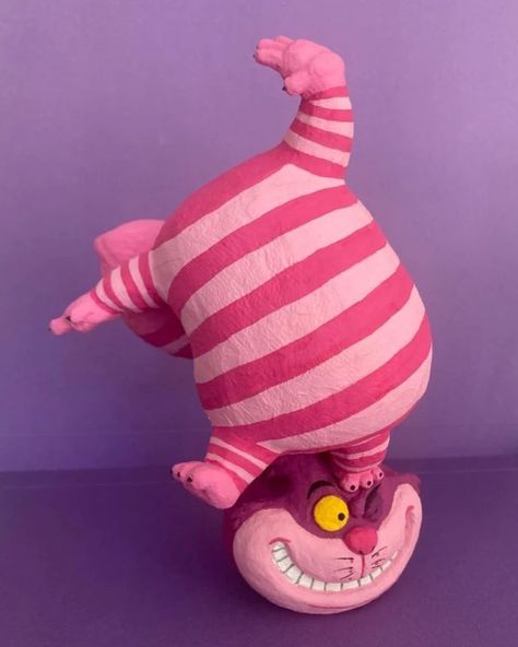 Gato de papel mache,pintado con acrilicos. Wonderland Interior, Wonderland Decorations, Alice In Wonderland Decorations, Wonderland Theme, Alice In Wonderland Theme, Toy Art, Mexican Designs, Tumbler Ideas, Cheshire Cat