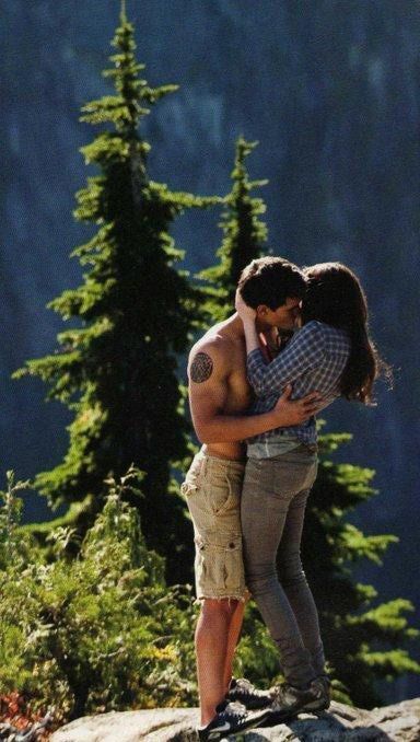 Mrs Bella, Jacob Black Twilight, Jacob And Bella, Twilight Jacob, Eclipse Photos, Team Jacob, Rasy Koni, Twilight New Moon, Twilight Film