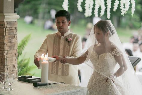 What to Expect at a Filipino Wedding Filipino Wedding Traditions, Filipiniana Wedding Theme, Filipino Wedding, Wedding Bible, Austin Wedding Venues, Wedding Ceremony Traditions, Unity Ceremony, Money Dance, Wedding Traditions