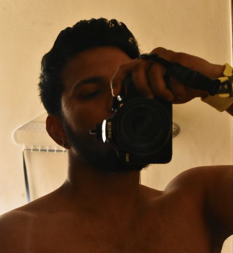 Men with dslr Dslr Mirror Selfie, Dslr Selfie, Amazing Photography, Mirror Selfie, Mirror, Photographer, Photography, Quick Saves