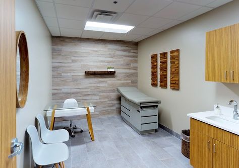 Rent exam room medical office sharing in Scottsdale Arizona Medical Office Furniture, Medical Clinic Design, Doctor Office Design, Consulting Room, Business Office Decor, Medical Furniture, Rustic Home Offices, Medical Office Decor, Office Space For Rent