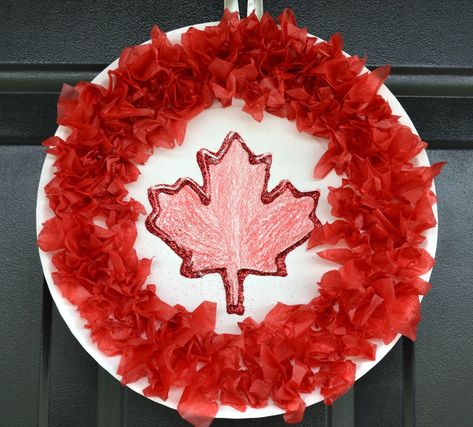 Canada Day Wreath Craft for Kids | Play | CBC Parents Canada Day Wreath, Paper Plate Poppy Craft, Canada Crafts, Poppy Craft For Kids, Canada Day Crafts, Remembrance Day Activities, Canada Day Party, Remembrance Day Art, Poppy Craft