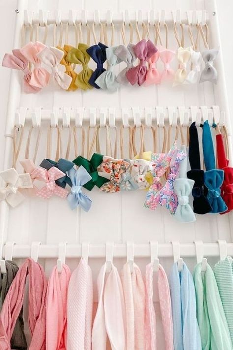 Ikea Bow Hack, Ikea Bow Holder, Ikea Spice Rack Bow Holder, Nylon Headband Storage, Now And Headband Organizer, Baby Bow Hanger, Head Band Organization Ideas, Bow Headband Storage, How To Hang Bows And Headbands