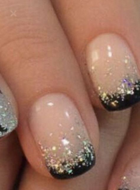 Vegas Nail Ideas Sparkle, Nye Nails Short New Years Eve, Christmas And Nye Nails, Nye Nails Dip, Short Nye Nails, Nye Nails Acrylic, Nye Nails Short, New Years Eve Nail Designs, Nye Nail Ideas