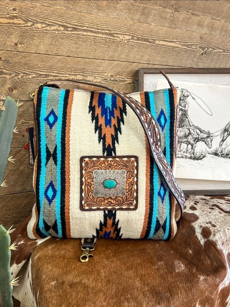 Twisted Buckle Buffalo Bandit Saddle Blanket Purse – theFRINGEDpineapple Saddle Blanket Purse, Blanket Purse, Blanket Bag, Concealed Carry Purse, Cowgirl Bling, Western Purses, Saddle Blanket, Spring Bags, Brown Leather Bag