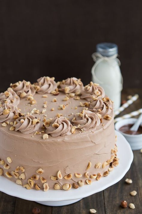 Banana Hazelnut Cake is the perfect combination of banana, chocolate, and nuts. Nutella Frosting, Nut Cake, Hazelnut Cake, Banana Chocolate, Cake Cover, Banana Cake, Chocolate Hazelnut, Food Cakes, Tasty Treats