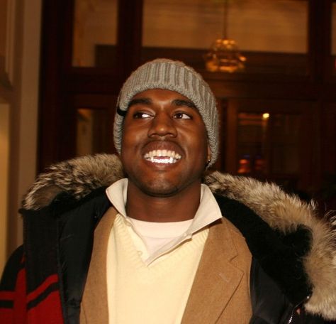 Kanye Christmas Pfp, Kanye West 2000s, Kanye 2000s, Kanye West Christmas, Kanye Christmas, 2000s Kanye, 2000s Kanye West, Kanye Iconic Photos, Kanye West Rare Photos