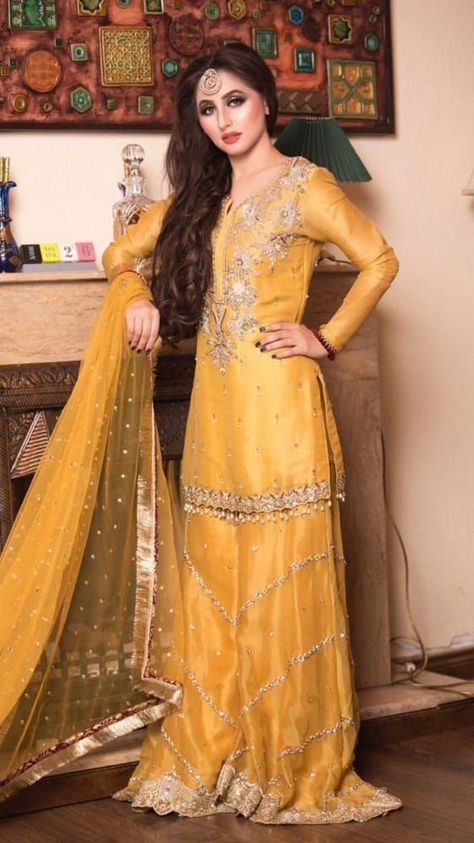 Beautiful party wear dresses ideas Pakistani Dresses Party, Haldi Function, Mehndi Dresses, Pakistani Women, Function Dresses, Asim Jofa, Dress Salwar Kameez, Sky Wallpaper, Summer Lawn