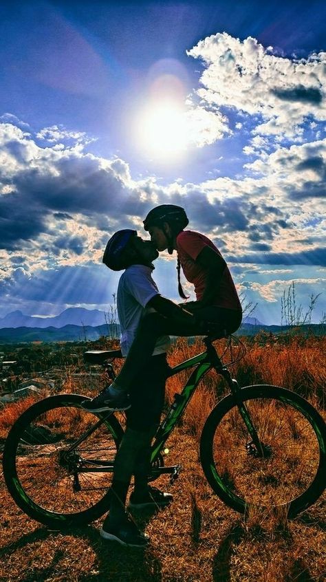 Bicycle Photoshoot, Mountain Biking Photography, Bike Wedding, Foto Sport, Cycling Girl, Cycling Photography, Bicycle Mountain Bike, Cycling Adventures, Bike Photoshoot