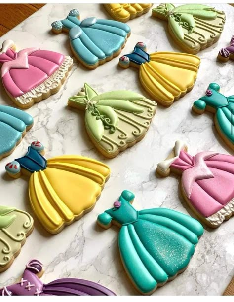 Disney Princess Cookies, Princess Birthday Party Decorations, Princess Cookies, Disney Princess Birthday Party, Princess Theme Birthday, Princess Theme Birthday Party, Disney Cookies, Sugar Cookie Royal Icing, Princess Birthday Cake