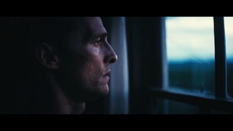 This is the frame I want to base my cinematography from. The entire soft look, practically natural light. The cool tones from the morning sunrise and the silhouettes of the room emulate deep emotion. The shallow depth of field, anamorphic look, and cinematic bars gives the right amount of texture and composition to the image that I want. Interstellar 2014, Nolan Film, Cinematography Lighting, Dust Bowl, Light Film, Movie Shots, Family Painting, Science Fiction Film, Mood And Tone