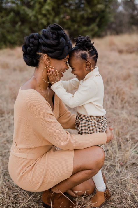 Black Mother Daughter Aesthetic, Mother Daughter Fall Photoshoot Black, Mother Son Photography Black, Black Families Photoshoot, Fall Pictures Mom And Daughter, Black Family Of 3 Photoshoot, Mommy Daughter Photoshoot Outdoor, Vintage Style Family Photoshoot, Mommy And Daughter Poses