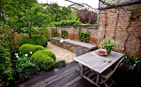 10 Garden Ideas to Steal from Belgium, Espaliered fruit trees in Antwerp walled garden Belgian Garden, Walled Courtyard Garden, Provence Garden, Townhouse Garden, Walled Courtyard, Garden Vines, Small Courtyards, Gardening Hacks, Walled Garden