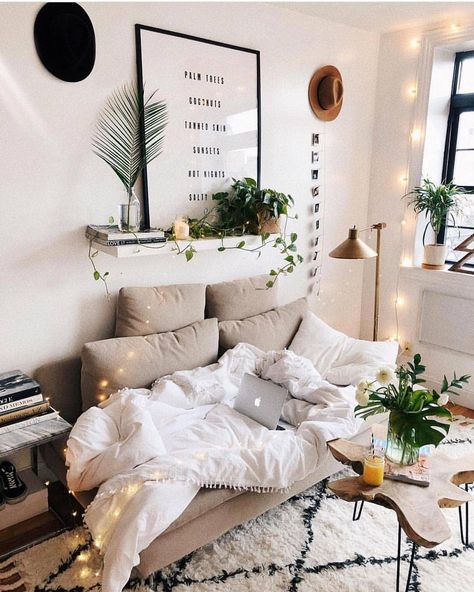 Sunday situation  #stellyclothing (via @viktoria.dahlberg) College Bedroom Apartment, Interior Boho, Decor Ikea, Apartment Bedroom Decor, غرفة ملابس, Hus Inspiration, Living Room Spaces, White Room, Design Del Prodotto