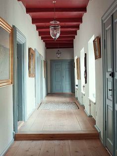 Burgundy Decor, Vstupná Hala, Red Ceiling, Blue Doors, Chicago Apartment, Asian Paints, Wooden Floors, Hus Inspiration, Design Del Prodotto