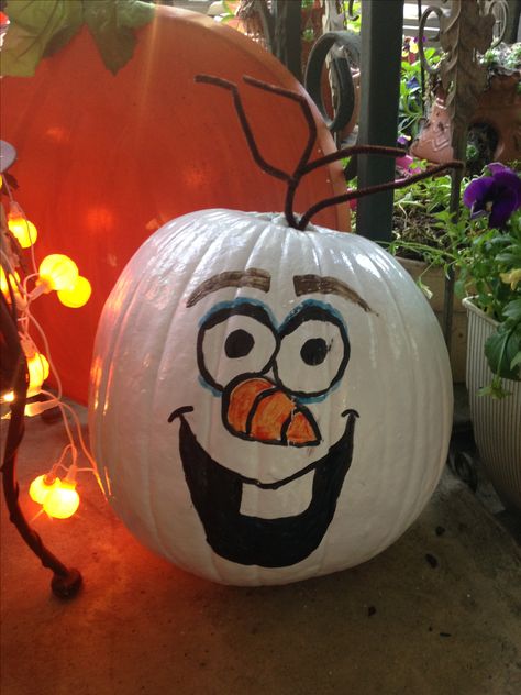 Olaf painted pumpkin. #Disney #olaf #Frozen #Halloween #Pumpkin #Fall Frozen Pumpkin Painting Ideas, Olaf Painted Pumpkin, Frozen Painted Pumpkin, Olaf Pumpkin Painting, Frozen Pumpkin Painting, Pumping Painting, Frozen Pumpkin Carving, Elsa Pumpkin, Olaf Pumpkin