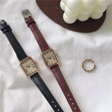 Brown Watch Outfit, Vintage Saat, Watches 2022, Wristwatch Vintage, Vintage Watches Women, Brown Watches, Clock Vintage, Minimalist Women, Women Watches