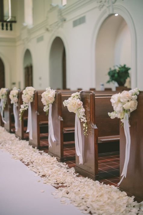 Church Reception Decorations, Church Wedding Ceremony Decorations, Church Flower Arrangements Wedding, Catholic Church Wedding Decorations, Decor Wedding Indoor, Church Aisle Decorations Wedding, Church Flowers Wedding, Church Ceremony Decorations, Simple Wedding Ceremony Decor