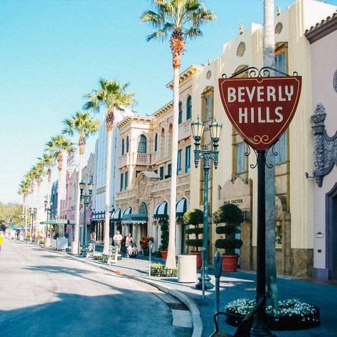 Beverly Hills Aesthetic, Beverly Hills Hotel Wallpaper, California Landmarks, Los Angeles Road Trip, Hollywood Travel, Structures Architecture, Los Angeles Wallpaper, Los Angeles Aesthetic, California Hollywood