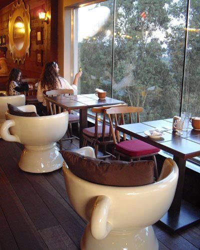 Omg it's a tea cup chair! I want one now could just imagine myself sitting in one of them whilst drinking a nice cuppa! Kaffe Bar, Coffee Chairs, Small Coffee Shop, 카페 인테리어 디자인, Coffee Shop Design, Cafe Interior Design, Rio Grande Do Sul, Art 3d, Coffee Cafe