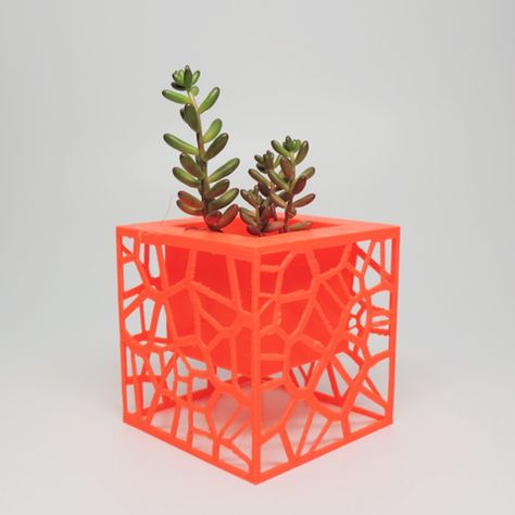 Ideal for small plants. It also works well as a desk organizer or container. Modele Impression 3d, Futuristic Decor, Planter Plants, Useful 3d Prints, Geometric Vase, Machine 3d, 3d Printing Business, Homemade 3d Printer, 3d Printer Designs