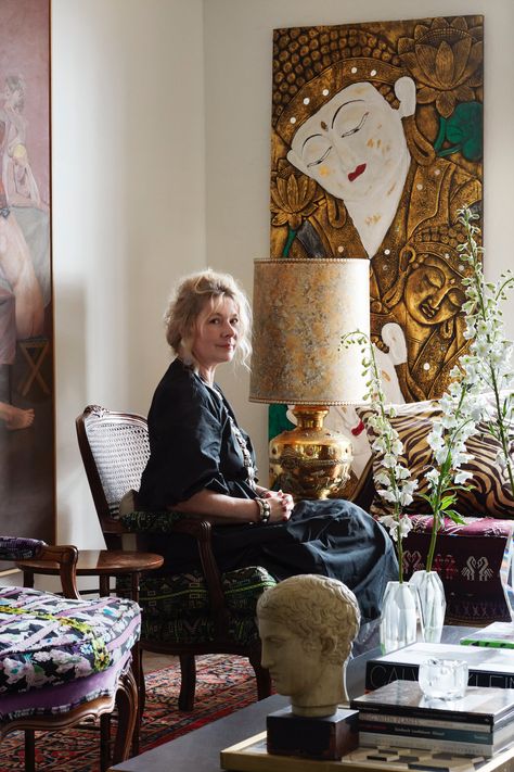 Two Eclectic Homes in Trophy Club Are a Master Class in Mixing Periods and Styles - PaperCity Magazine Warren Platner Chair, Zebra Print Rug, Eclectic Homes, Mid Century Furnishings, Modern Vintage Furniture, Pink Living Room, Antique Sofa, Antique Doors, Kaffe Fassett