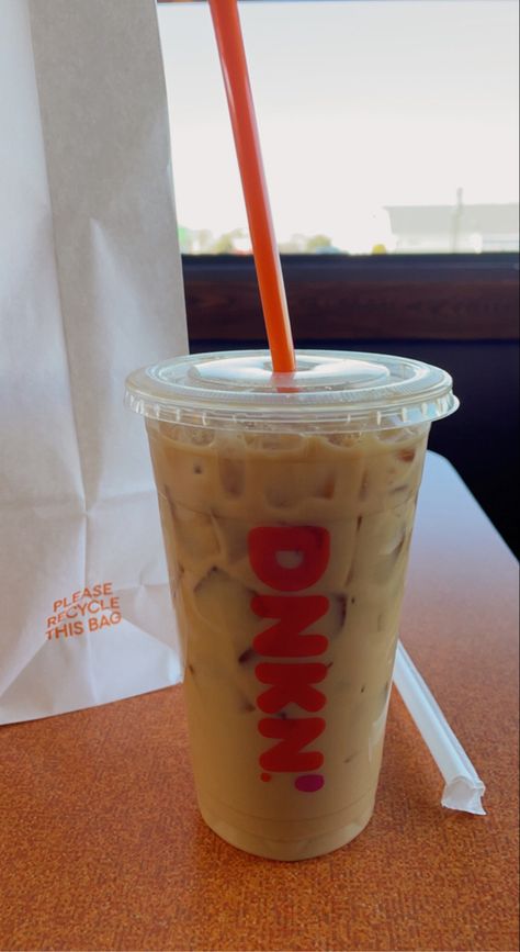 Mocha Dunkin Drinks, Dunkin Coffee Aesthetic, Dunkin Aesthetic, Coffee Dunkin, Dunkin Drinks, Carmel Coffee, Dunkin Iced Coffee, Dunkin Coffee, Iced Starbucks Drinks