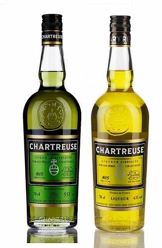 Chartreuse Liquor, Absinthe Drinker, Absinthe, Bubble Glass, Bottle Labels, Original Recipe, Liqueur, Mind Blown, Whiskey Bottle