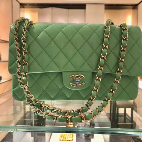 Expensive Bags Luxury, Green Designer Bag, Luxury Trendy Green Bags, Luxury Trendy Green Bag, Luxury Green Shoulder Bag For Shopping, Luxury Green Bags For On-the-go, Chanel Colorful Bag, Coco Chanel Bags, Green Chanel Bag