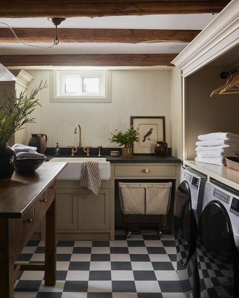 Ashley Montgomery | No better way to kick off the New Year than to showcase this beauty✨ #projectamdontheravine ⁣ ⁣ Photographer @lomillerphoto⁣ As seen in… | Instagram Nancy Meyers Laundry Room, Ashley Montgomery, Green Laundry, Laundry Room Flooring, Small Cottage Homes, Basement Laundry, American Farmhouse, Kitchen Renovations, Live Oak