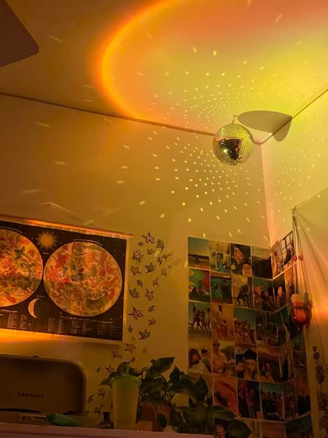 Small Ceiling Lights Bedroom, Sunset Lamp And Led Lights, Room Decor Sunset Lamp, Light Fixtures Aesthetic, Dorm Sunset Lamp, Room Inspo Sunset Lamp, Sunset Lamp In Room, Fun Lighting Ideas Bedrooms, Sunset Lamp Room Decor