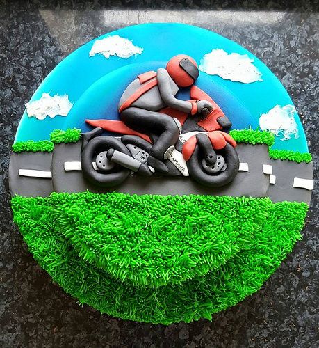 Cake by Emma Powell of Em's Cakes & Bakes Motorcycle Birthday Cakes, Kue Fondant, Motorbike Cake, Motorcycle Cake, Motorcycle Birthday, Bike Cakes, Birthday Cakes For Men, 50th Birthday Cake, Cakes For Men