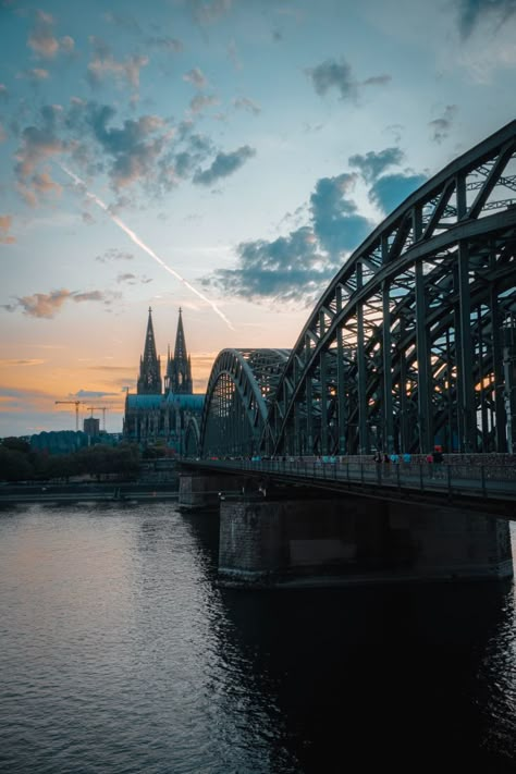 Sunset at the dom of cologne Köln Aesthetic, City Sunset Aesthetic, Cologne Aesthetic, City Summer, City Sunset, Sony Photography, European Aesthetic, Visit Germany, Sunset City