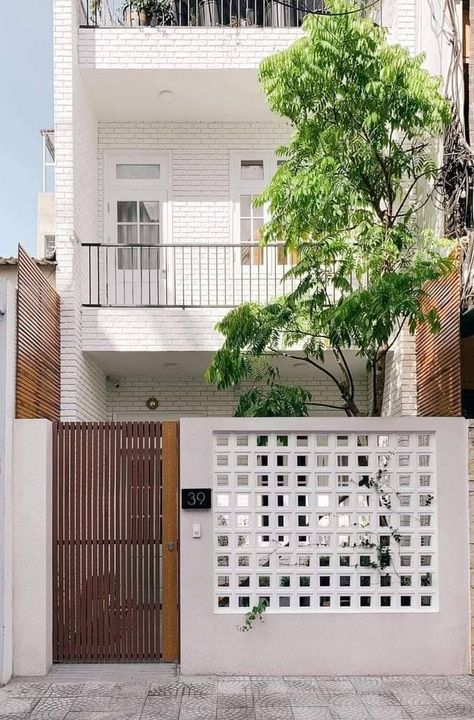 Small Front Gate Ideas, Minimalist Gate Design Modern, Minimalist Gate, Loster Beton, Pagar Roster, Home Exterior Ideas, Roster Beton, Home Designs Exterior, Eksterior Modern