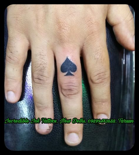 Ace Of Spades Finger Tattoo, Ace Finger Tattoo, Tattoo Main, Ace Tattoo, Tatted Men, Crown Tattoo Design, Finger Tats, Band Ideas, Finger Tattoo