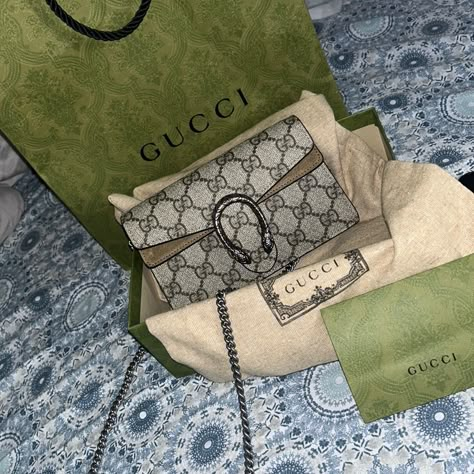 Gucci Purse Brand New Never Used Got Small Gucci Purse, Gucci Aesthetic Outfit, Gucci Bag Aesthetic, Gucci Aesthetic, Black Gucci Purse, Purses Gucci, Tas Gucci, Gucci Mini Bag, Expensive Purses