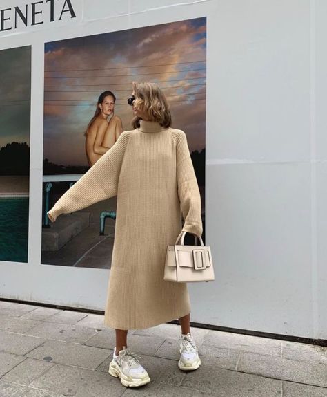 Loving this long sweater dress! #streetstyle #streetstyle2019 #streetstyleedgy #streetstylefall #streetstylecasual #streetstylegrunge #streetstylewomen #streetstyleoutfits #streetstylevintage Looks Street Style, Winter Trends, Mode Inspo, 가을 패션, Fashion 2020, Looks Style, Mode Inspiration, Winter Looks, Fashion Street