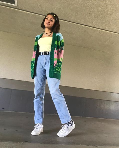 @radassjasmine on Instagram: “All I gotta say is that Lia took a good amount of pics and this is the only one I liked 🤠” Estilo Indie, Skater Girl Outfits, Mode Casual, Mein Style, Indie Outfits, Moda Vintage, Mode Vintage, Looks Style, Mode Style