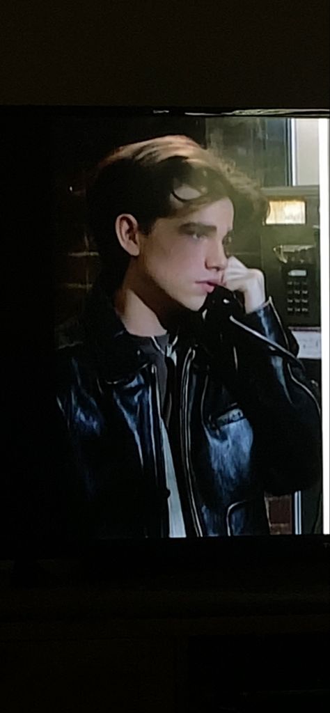 Shawn Hunter Leather Jacket, Outfits For A Fair, Shawn Hunter Hot, Ryder Strong 90s, Shawn From Boy Meets World, Rider Strong 90s, Shawn Boy Meets World, Shawn Hunter Aesthetic, Ryder Strong