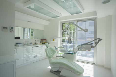 Dental clinics with all technology and laboratory services. Clinic Aesthetic, Dentist Office Design Interiors, Dental Design Interior, Medical Clinic Design, Dentist Office Design, Dental Office Design Interiors, Kedokteran Gigi, Dental Office Decor, Aesthetic Decoration