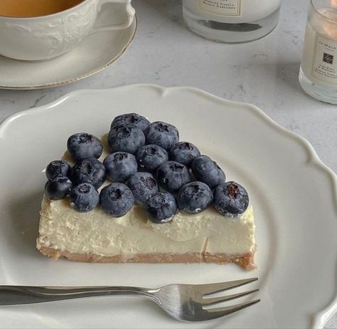 Blueberry Desserts, Think Food, Food Obsession, Pretty Cakes, Pretty Food, Flan, Cute Food, Blueberries, Aesthetic Food