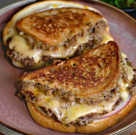 Grandma's Tasty recipes | "I grew up in Iowa and my dad used to take me to get these all the time | Facebook Patty Melt Sandwich Recipes, Melt Sandwich Recipes, Patty Melt Sandwich, Yummy Sandwiches, Grilled Sandwiches, Cheese Burgers, Sandwiches Recipes, Door Projects, Best Burger Recipe