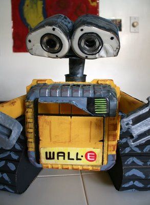 Wall-E from recycling! From the creator of the R2D2 from recycling. Love the creativity she has! Robot Crafts, Robot Craft, Space Crafts For Kids, Recycled Robot, Yogurt Cup, Cars Party, Valentine Day Boxes, Tape Dispenser, Wall E