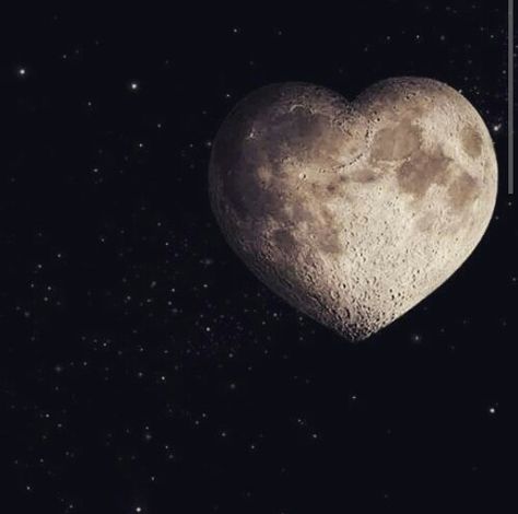 Heart Moon, Heart Pics Aesthetic Dark, Moon Heart Aesthetic, Aesthetic Heart Pictures Dark, Valentine Moon, Heart Shaped Things Dark Aesthetic, Glowing Heart Aesthetic, Dark Black Wallpaper, Valentine Images