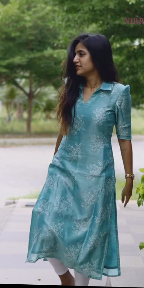 Dress Designs For Stitching, Simple Frock Design, Stylish Kurtis Design, Long Frock Designs, Long Gown Design, Simple Frocks, Be Design, Latest Model Blouse Designs, Churidar Designs