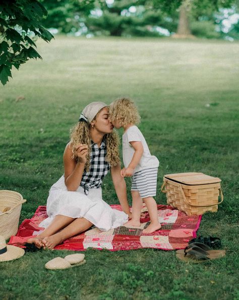 With all of the travel restrictions in place, now is a good time to look for ways to still make the most out of your summer. One idea? Picnics! It’s such a simple thing, but it’s been a great way to have fun and do some family bonding. Parents can sit and kids can go play…it’s the dream! 😉 Here are some picnic ideas such as what to pack and what to eat so you can have a successful picnic! #outdoorpicnic #picnicfood #picnicideas #familypicnic Summer Picnic Family Photoshoot, Picnic Kids Photoshoot, Picnic Family Photoshoot Ideas, Mom Playing With Kids, Baby Picnic Photoshoot, Family Picnic Aesthetic, Picnic Photoshoot Family, Picnic With Baby, Picnic Family Photoshoot