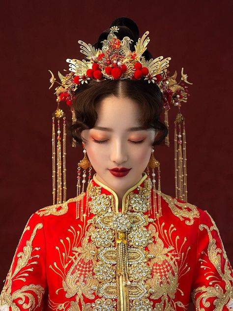 Asian Crown, Chinese Headpiece, Textiles Clothing, Asian Wedding Makeup, Asian Princess, Bridal Hair Decorations, Chinese Bride, Chinese Traditional Costume, Chinese Dresses