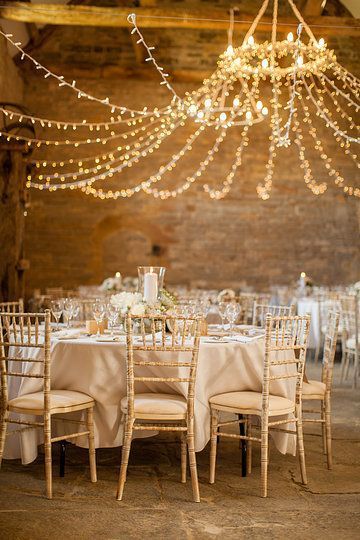 Wedding Venues Indoor, Wedding Chandelier, Barn Wedding Decorations, Shabby Chic Wedding, Wedding Decor Elegant, Barn Wedding Venue, Rustic Chic Wedding, Wedding Lights, Rustic Chic