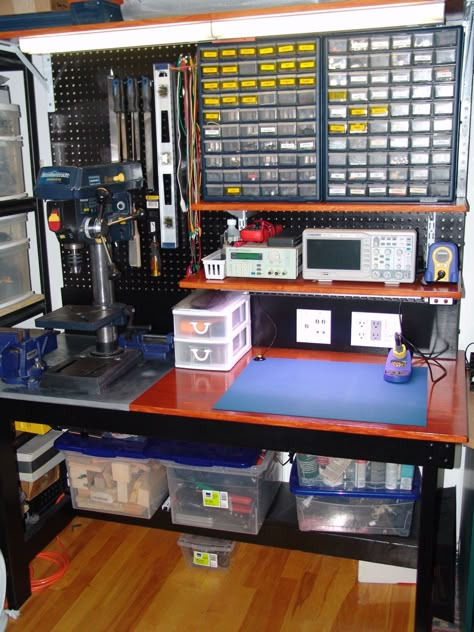 DIY work bench for electronics - each phase of build documented Electronics Workspace, Electronics Lab Workbenches, Electronics Workbench, Electronics Organization Storage, Electronic Workbench, Electronics Workshop, Electronics Storage, Desain Furnitur Modern, Diy Workbench