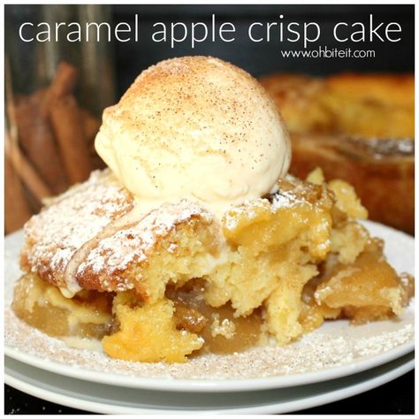 Caramel Apple Crisp Cake! Apple Crisp Cake, Cake Batter Recipes, Apple Pie Filling Recipes, Caramel Apple Crisp, Fall Goodies, Pie Filling Recipes, 2 Cake, Lucky Leaf, Baking Cakes